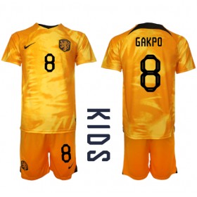 Baby Fußballbekleidung Niederlande Cody Gakpo #8 Heimtrikot WM 2022 Kurzarm (+ kurze hosen)